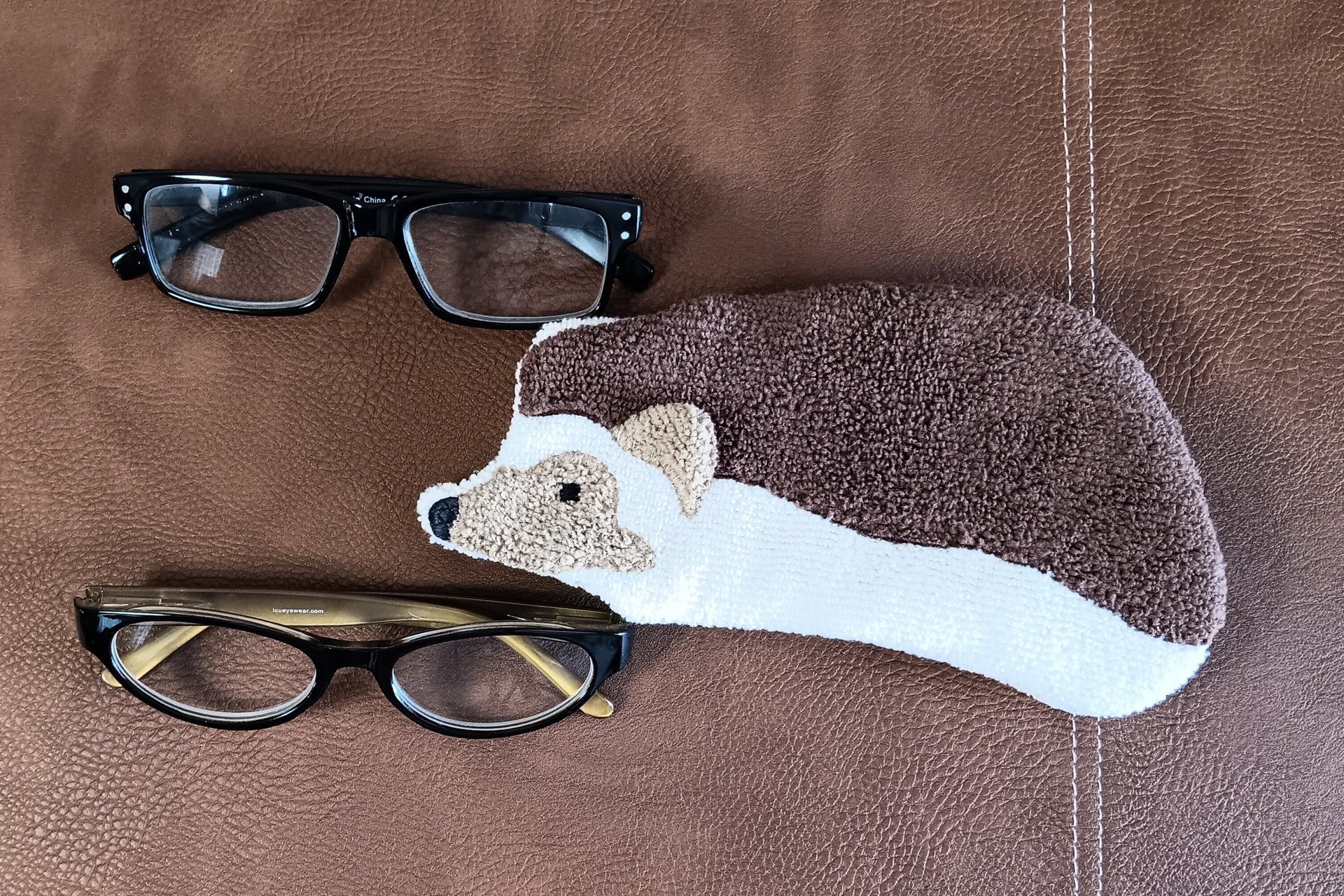 Microfiber Hedgehog Shaped Glasses Case and Cleaner in One