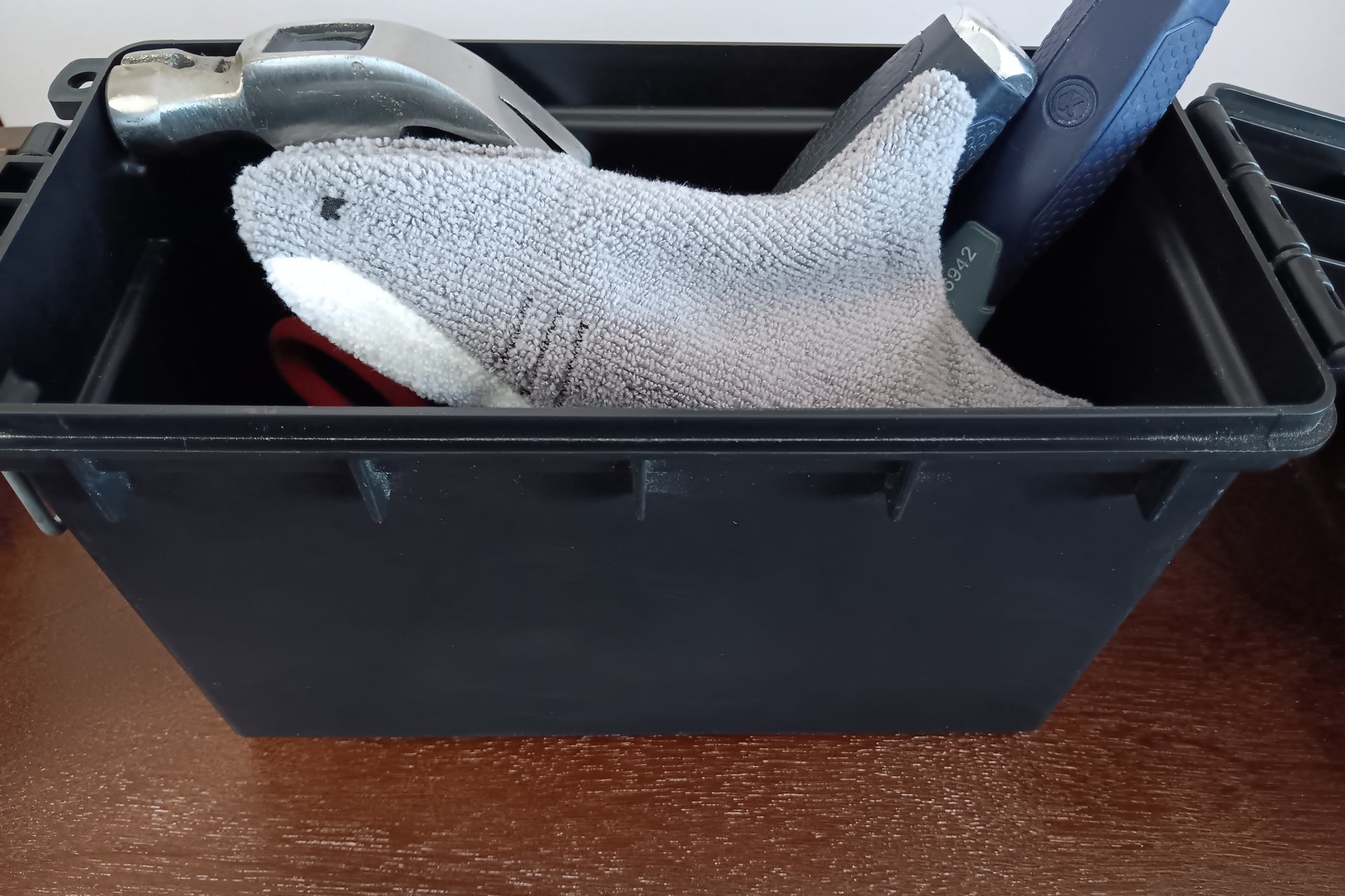 Microfiber Shark Shaped Glasses Case and Cleaner in One